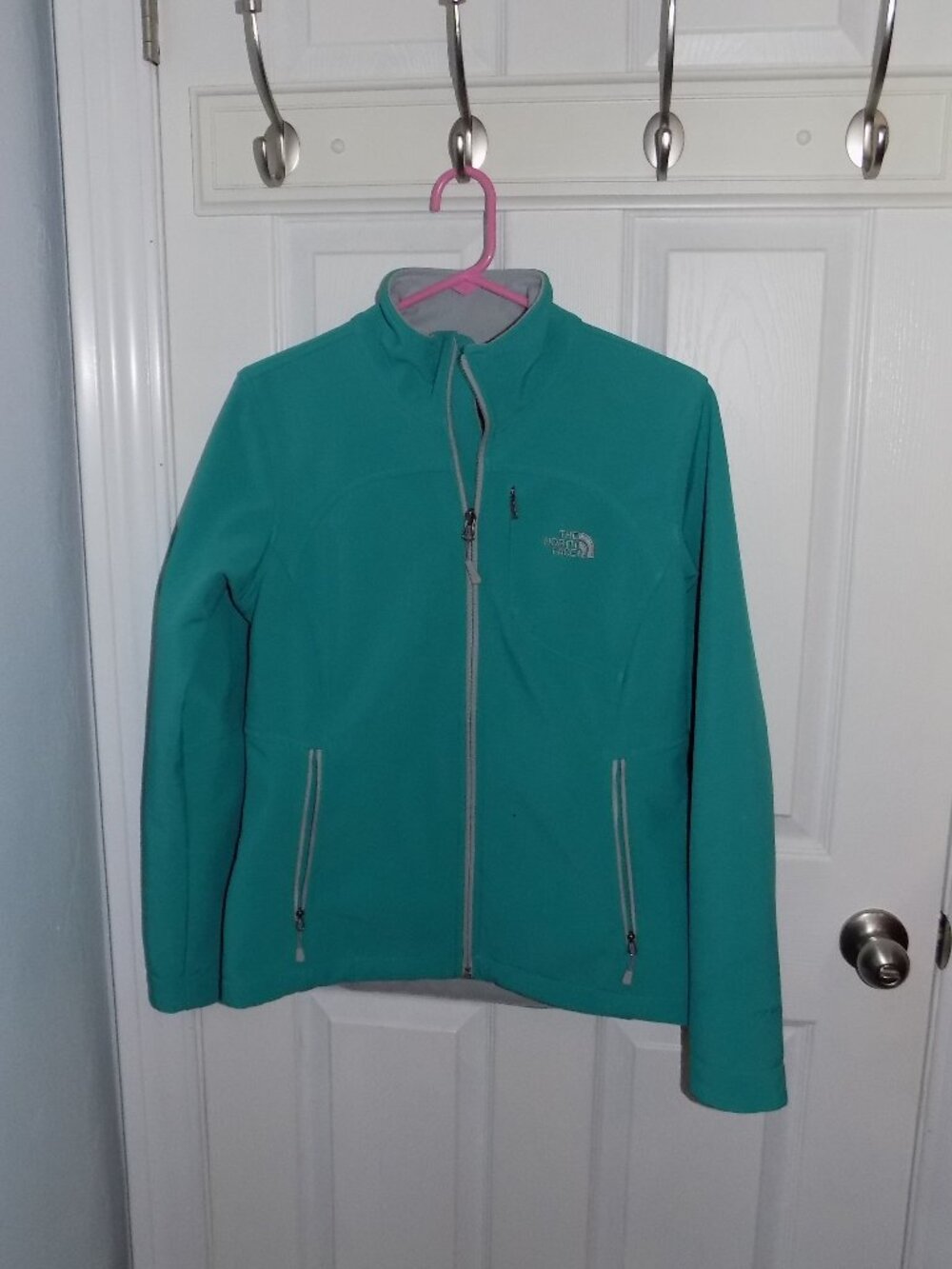 The North Face Women's Teal Soft Shell Jacket/Coat Size Medium, Used. Full Zip